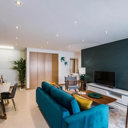 Coolhouses Lagos, 2 Bed Stylish City Flat, Rooftop Shared Pool, Clayheart Esterno foto