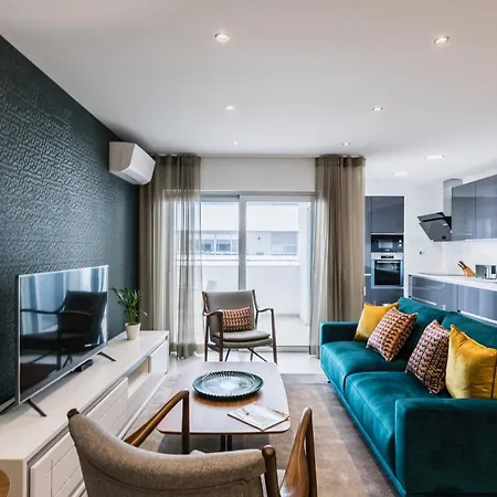 Coolhouses Lagos, 2 Bed Stylish City Flat, Rooftop Shared Pool, Clayheart Esterno foto