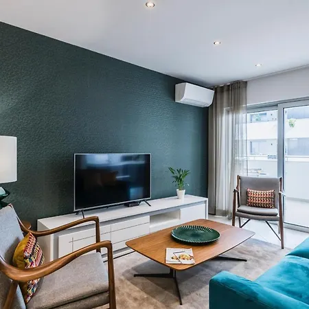 Coolhouses Lagos, 2 Bed Stylish City Flat, Rooftop Shared Pool, Clayheart Esterno foto
