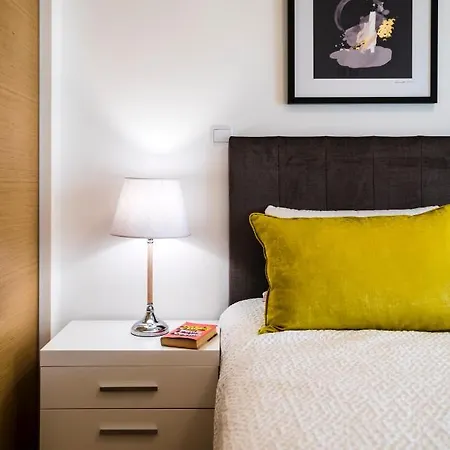 Coolhouses Lagos, 2 Bed Stylish City Flat, Rooftop Shared Pool, Clayheart Esterno foto