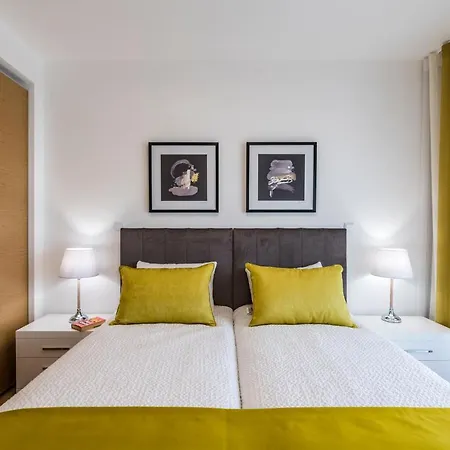 Coolhouses Lagos, 2 Bed Stylish City Flat, Rooftop Shared Pool, Clayheart Esterno foto
