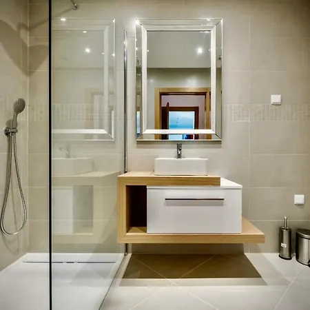 Coolhouses Lagos, 2 Bed Stylish City Flat, Rooftop Shared Pool, Clayheart Esterno foto