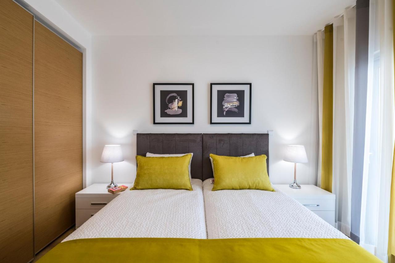 Coolhouses Lagos, 2 Bed Stylish Flat, Rooftop Shared Pool, Clayheart