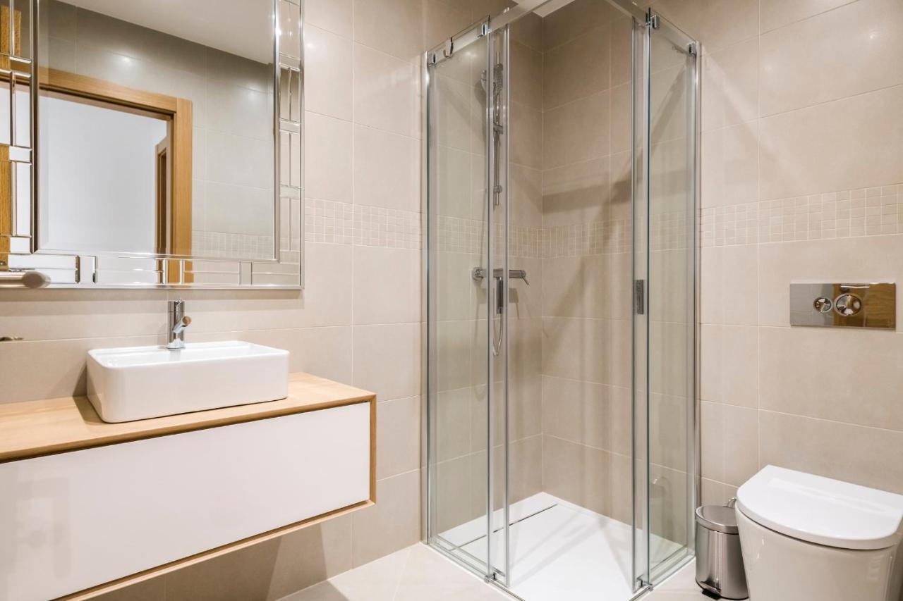 Apartment Coolhouses Lagos, 2 Bed Stylish Flat, Rooftop Shared Pool, Clayheart