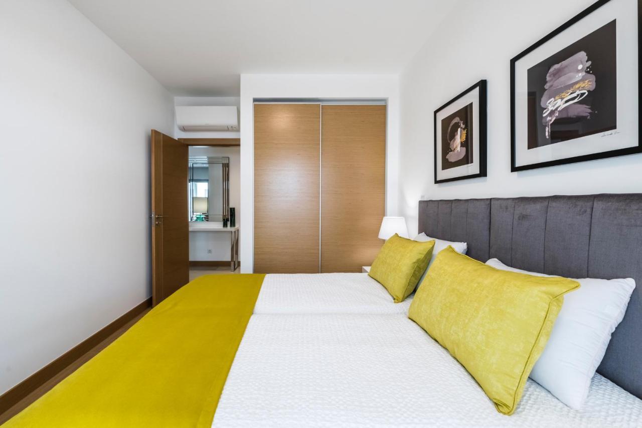 Apartment Coolhouses Lagos, 2 Bed Stylish Flat, Rooftop Shared Pool, Clayheart *